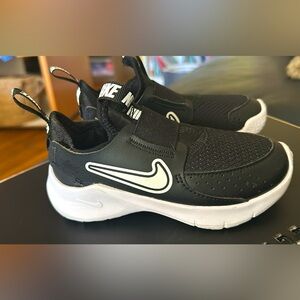 NWOT Nike Size 10 Boys